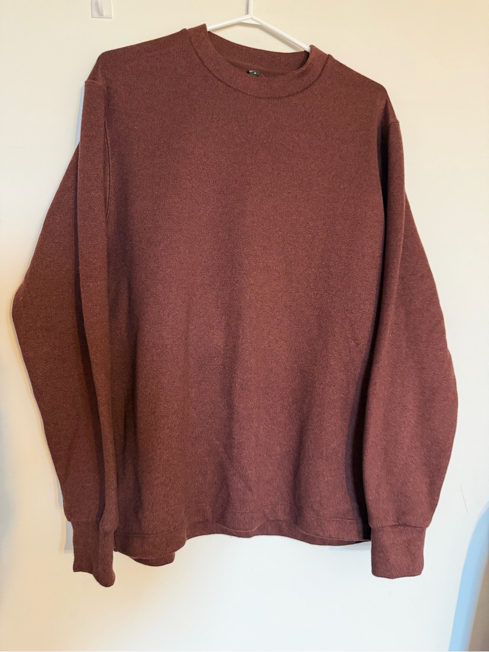 Uniqlo Men's Crewneck Sweater in Maroon